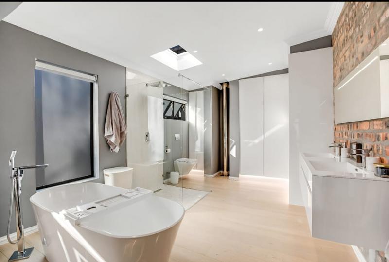 To Let 2 Bedroom Property for Rent in Green Point Western Cape